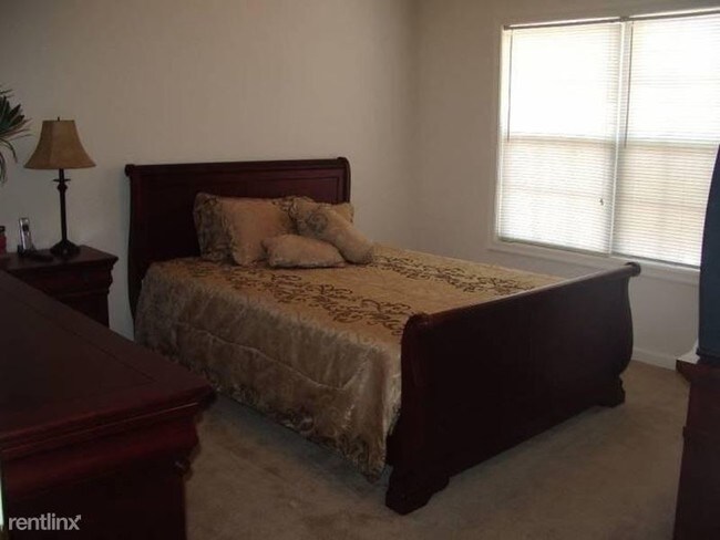 Foto del edificio - 3 br, 2.5 bath Townhome - 23 Tersky Ct