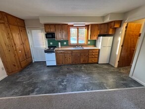 Building Photo - 1268 Meadow Rd