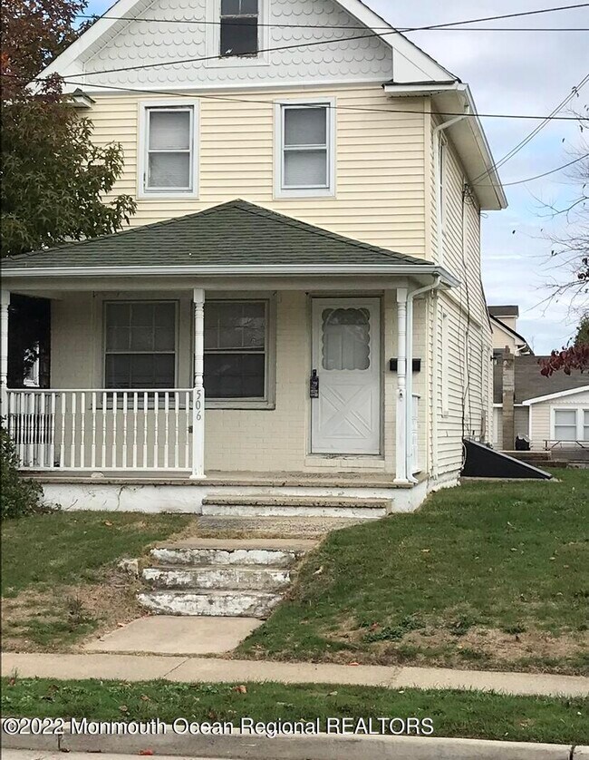 Building Photo - 506 13th Ave