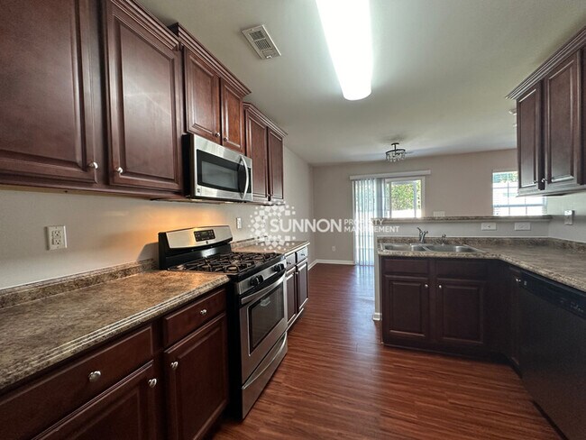 Foto del edificio - 5 Bedroom 3 Bathroom Home in Northlake Com...
