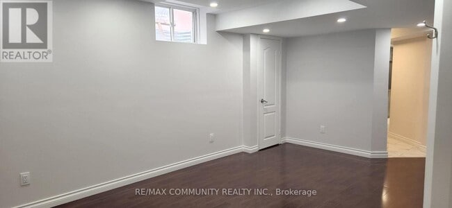 Building Photo - 24 Sandham Crescent