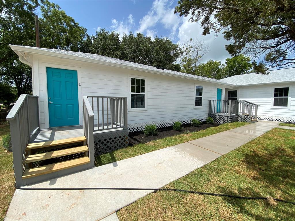 Primary Photo - 211 Lulac St