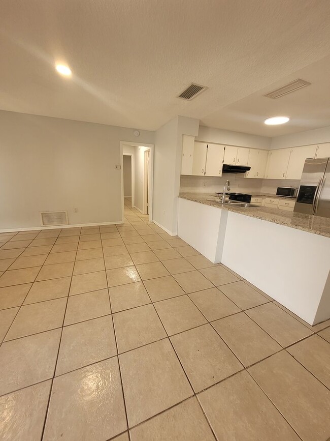 Foto del edificio - 937 Aragon Ave