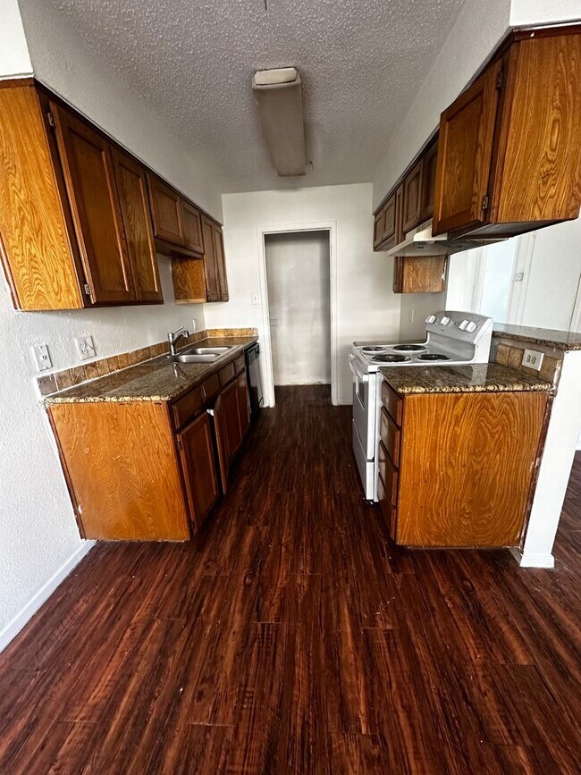 Foto del edificio - 4900 Brianhill Dr