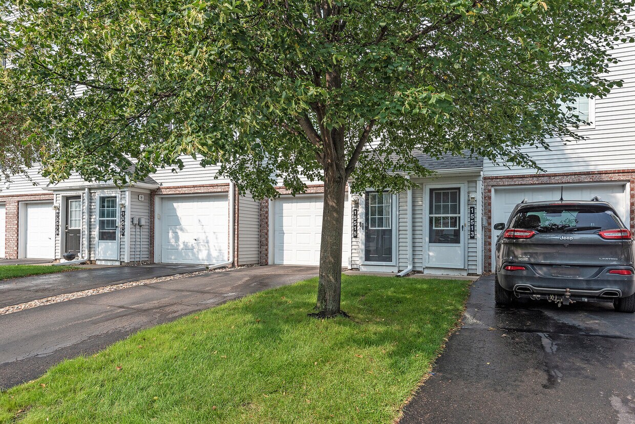 Primary Photo - 15515 Foghorn Ln