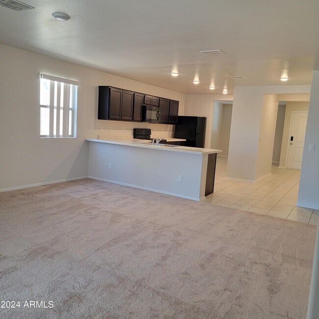 Foto del edificio - 25391 W Lincoln Ave