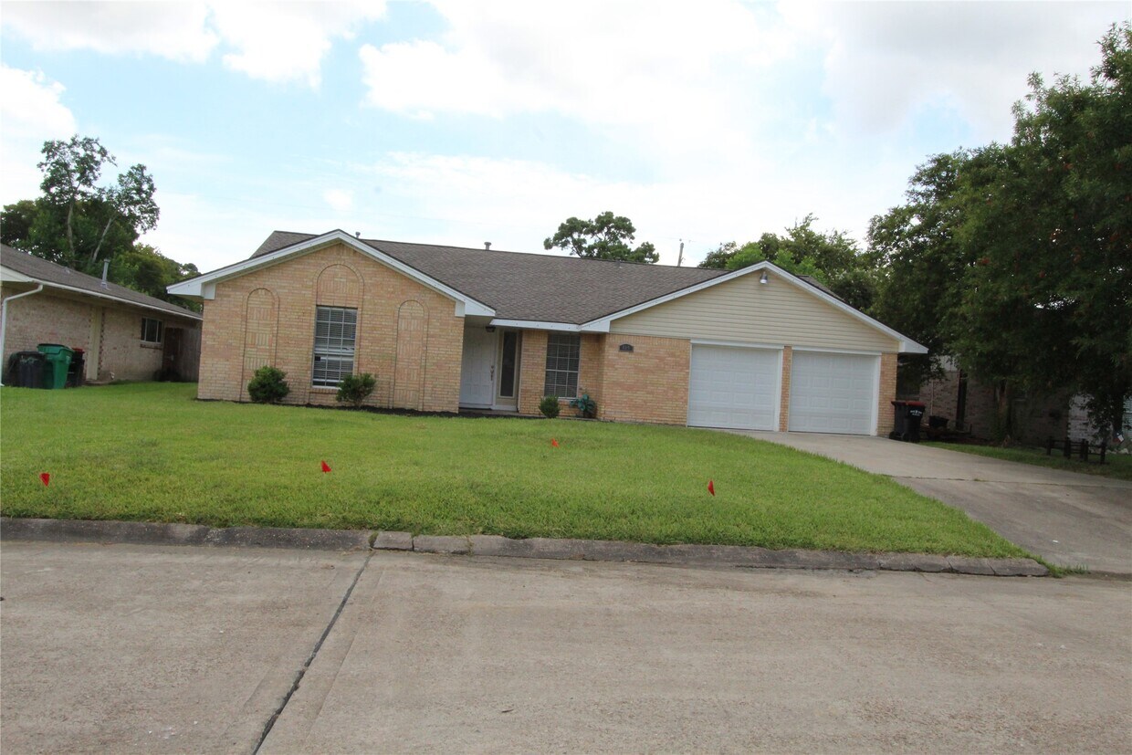 Foto principal - 409 Riverbend St