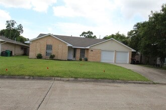 Building Photo - 409 Riverbend St