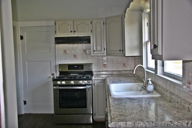Kitchen - 210 N Pine St