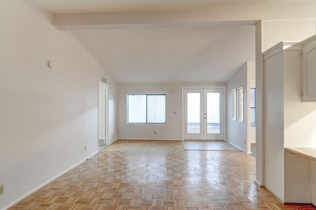 Building Photo - 5620 Hobble Creek Dr