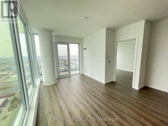 Photo du bâtiment - 1000 Portage Pkwy