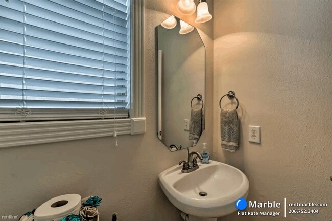 Foto del edificio - 3 br, 3.5 bath Townhome - 5204 Nett St Unit A