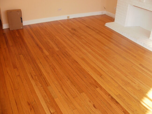 sala de estar - 1706 N Mayfield Ave