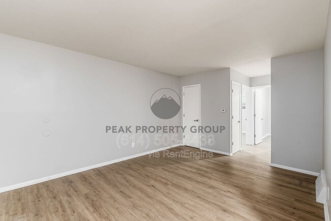 Building Photo - 558 Riverview Dr