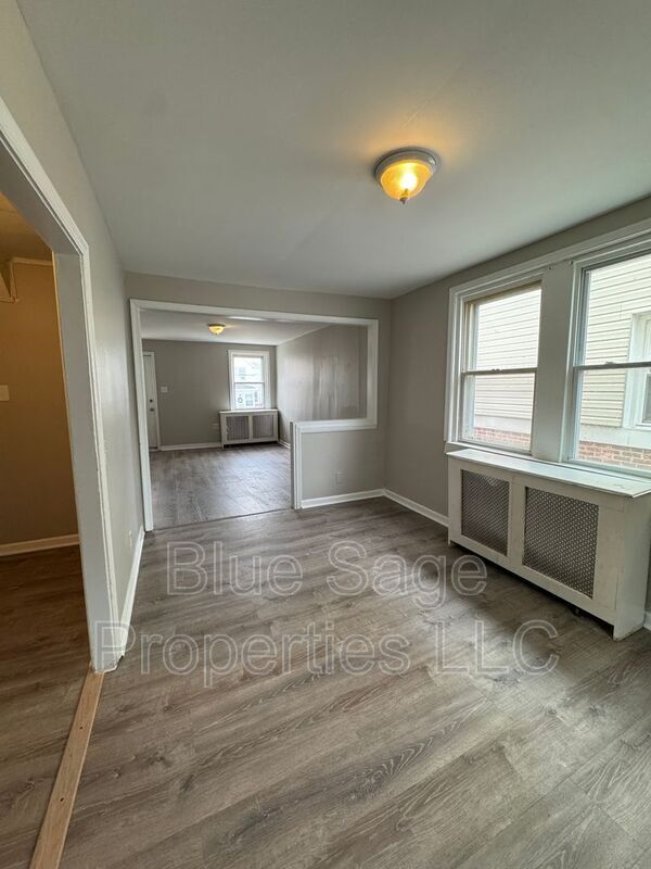 Building Photo - 7039 Greenwood Ave