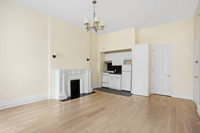 Building Photo - 118 E 18th St