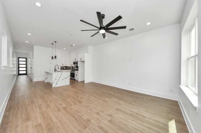 Foto del edificio - 5029 Broom St