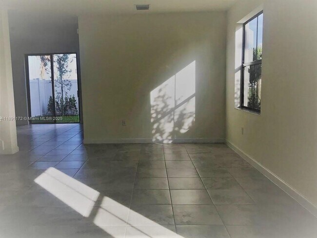 Foto del edificio - 10401 W 32nd Ln