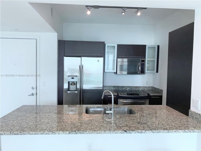 Foto del edificio - 950 Brickell Bay Dr