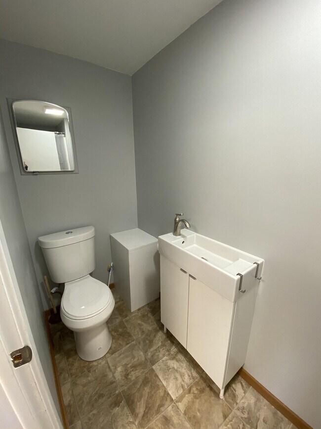 Foto del edificio - 220 E 7th St