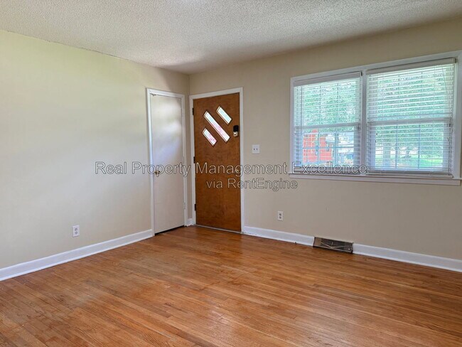 Foto del edificio - 415 W 2nd St