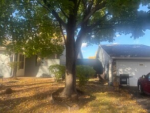 Building Photo - 9451 Ranchview Ln N