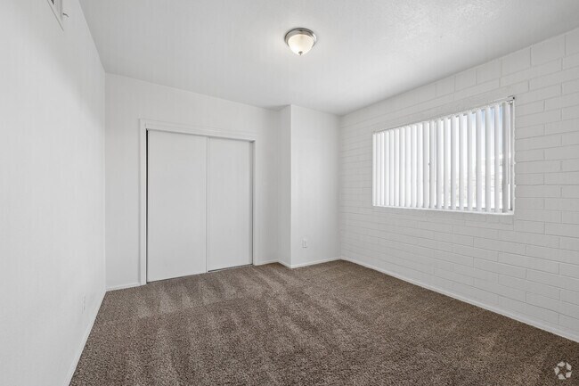 2 habitaciones, 2 baños - 851 pies cuadrados - Dormitorio - Montclair Apartments