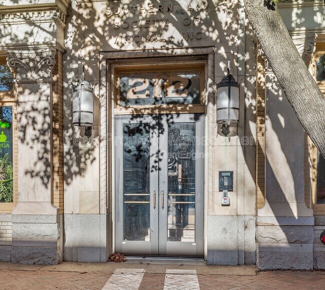 Foto del edificio - 212 E Clay St