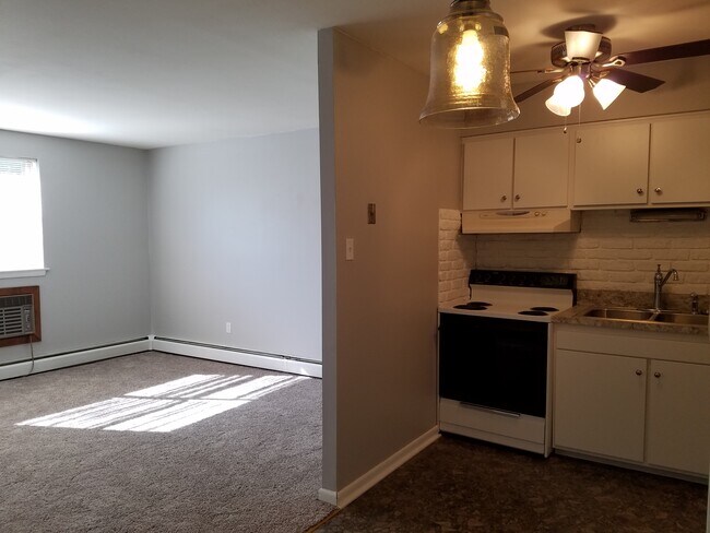 Building Photo - 50 E Front St