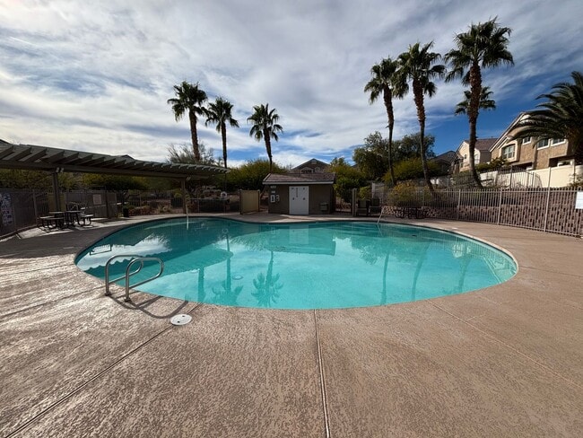 Building Photo - Gorgeous 2Bed/2Bath/1CarGarage TownHouse, located in the NW part of the valley