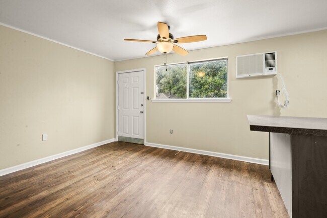 Building Photo - 2584 Iowa St