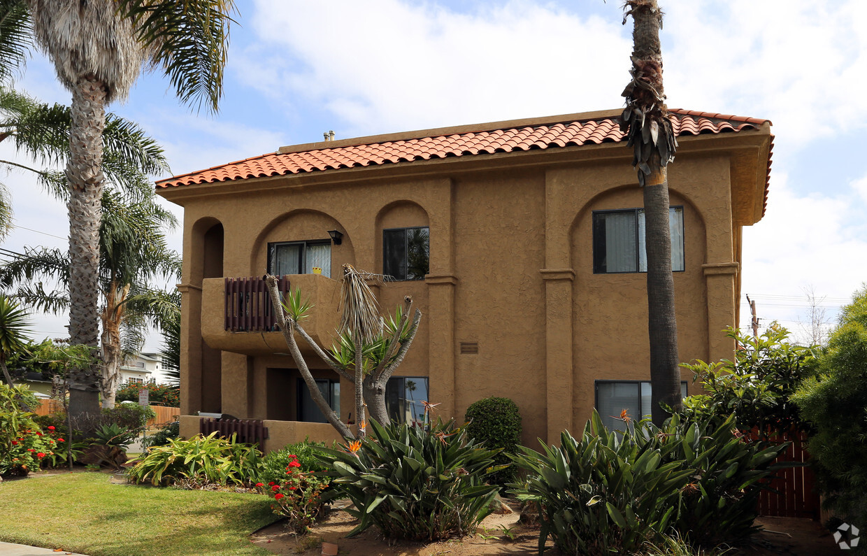 Building Photo - Freeman Palms Apartments