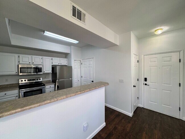 Foto del edificio - Modern Condo in Parker with Luxury Amenities and Cherry Creek Trail Access