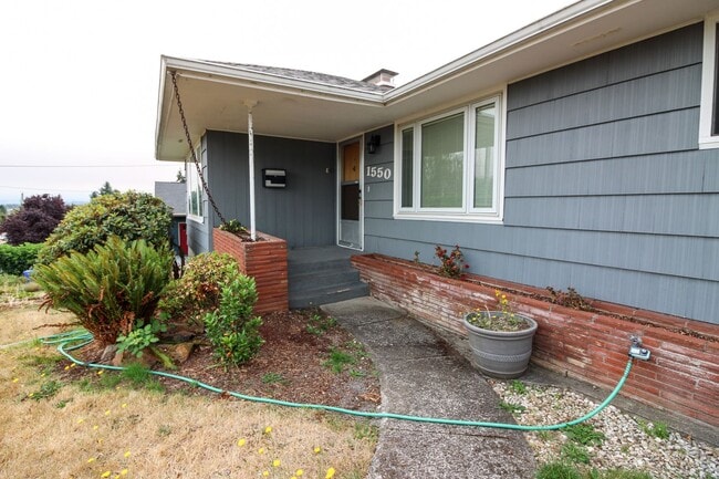 Building Photo - 1550 Corina Dr SE