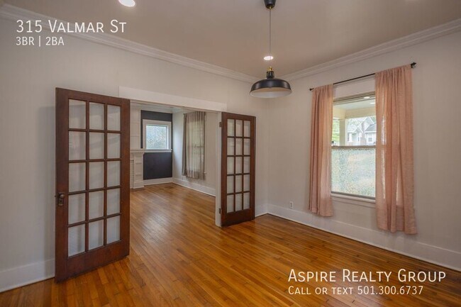 Building Photo - Adorable, Updated Bungalow in Stifft Stati...