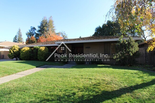 Foto del edificio - 3 br, 2 bath House - 282 Munroe Street