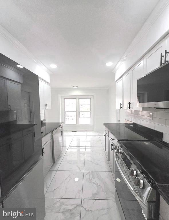 Foto del edificio - 12817 Lampton Ln