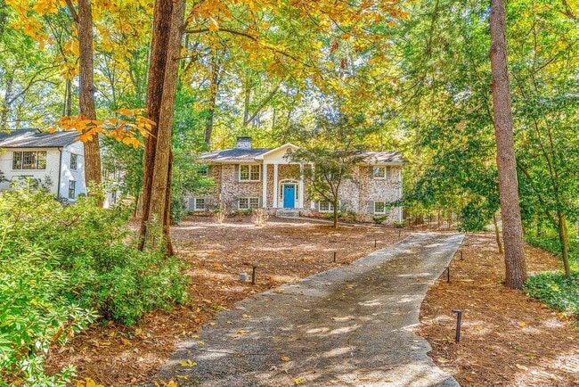 Building Photo - 3911 Ivy Rd NE