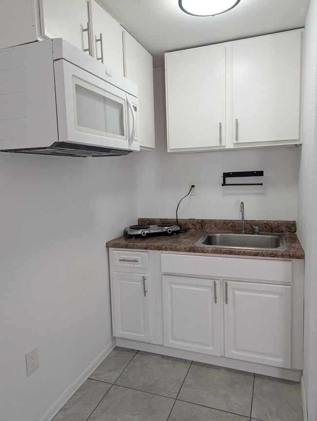 Building Photo - 1901 E Noel St