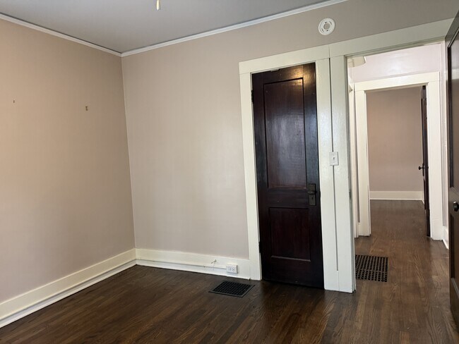 Building Photo - 1437 E Park Pl