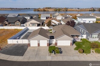 Building Photo - 1300 W Marina Dr