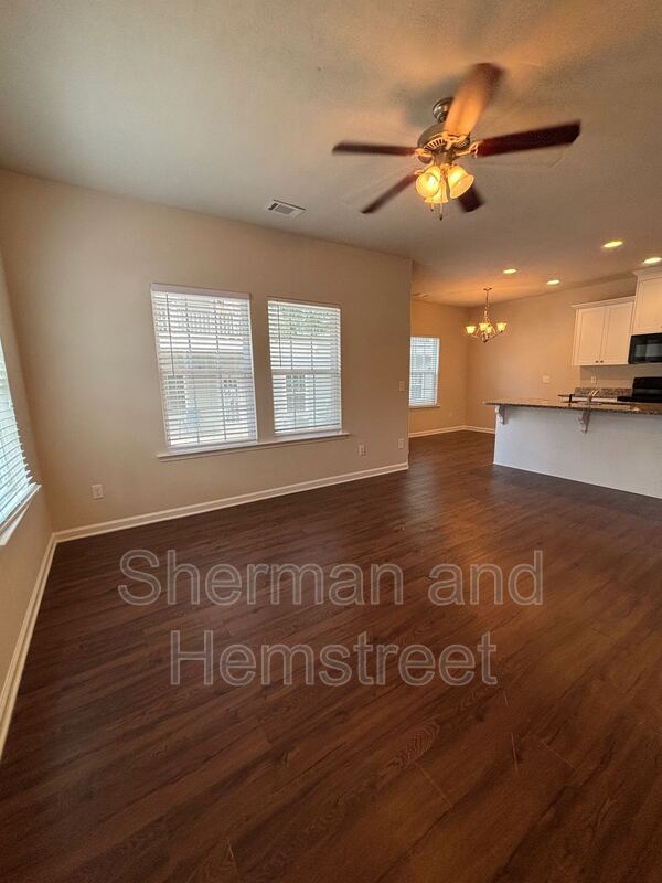 Foto del edificio - 905 Joiner Cir