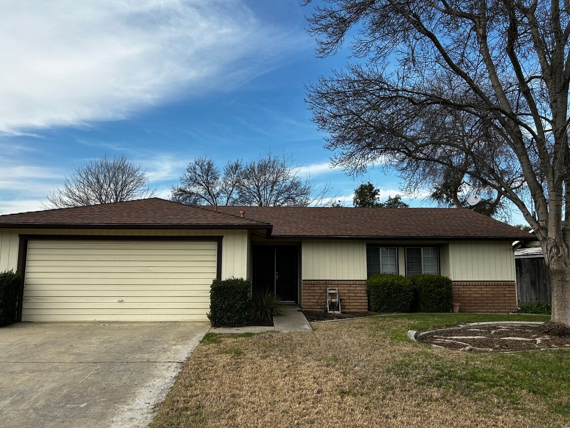 324 Beverly Pl, Exeter, CA 93221 House Rental in Exeter, CA