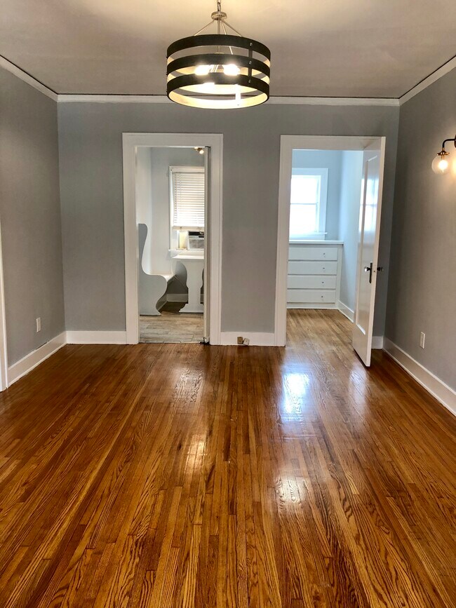 Building Photo - 2550 El Molino Ave