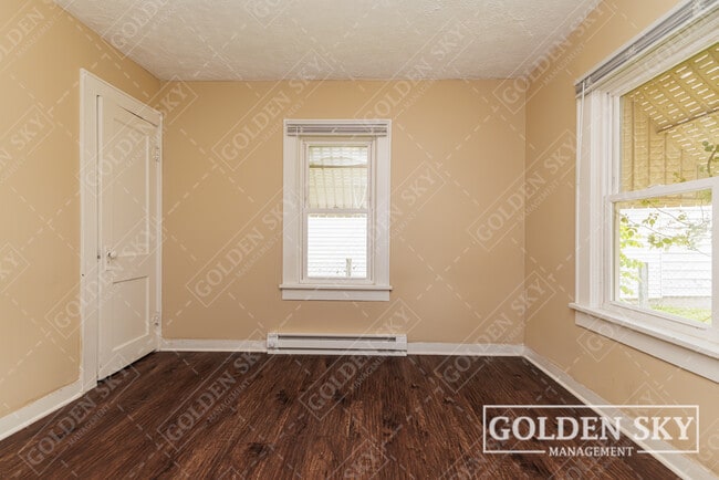 Building Photo - 1210 S Burlington Dr
