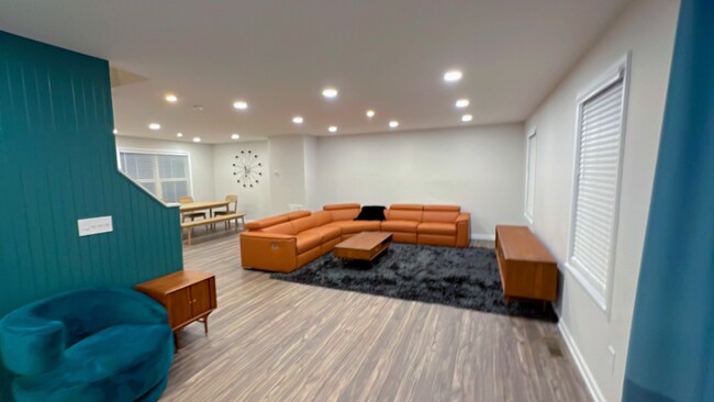 Building Photo - 663 Heavenly Days St