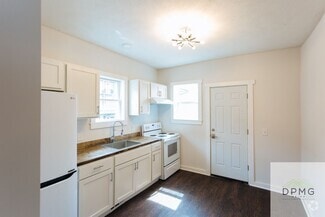 Building Photo - 322 E Hillsdale St