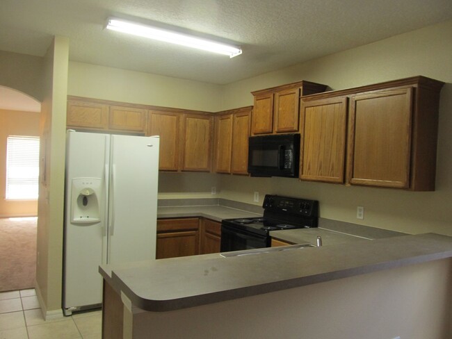 Foto del edificio - END UNIT 3 BDRM TOWNHOUSE FOR RENT!