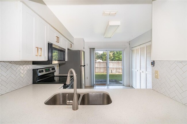 Building Photo - 3135 Enclave Ct