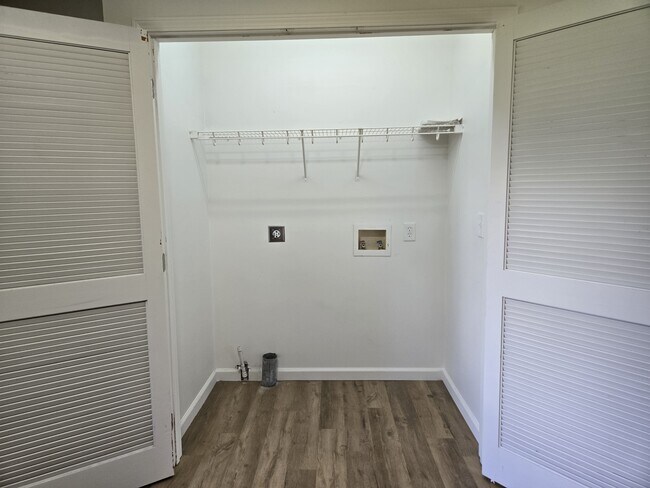 Foto del edificio - 10820 W 57th St